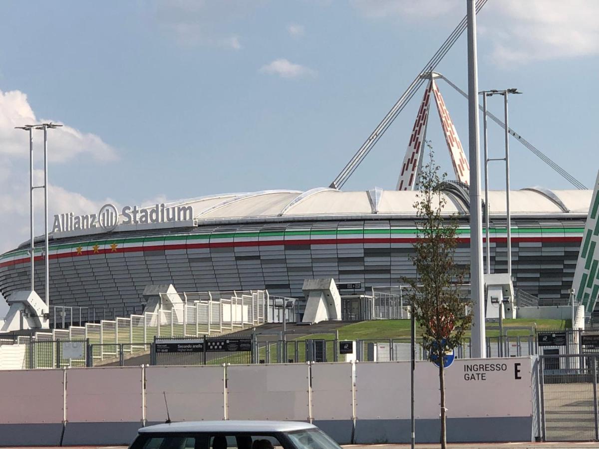 Tra Stadio E Storia - Fronte Allianz Stadium Juventus Venaria Reale Extérieur photo